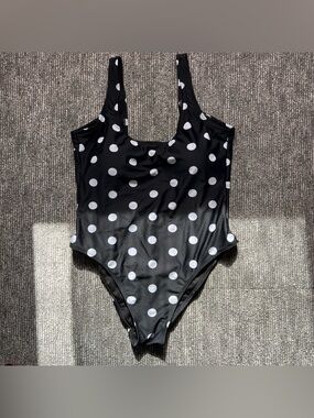 Meetcurve Black Polka Dot One Piece Swimsuit V‑Neck Bra Pads Size M